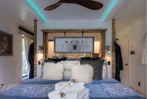 Ένα ή περισσότερα κρεβάτια σε δωμάτιο στο Chalet Pôle Nord - Luxe Exceptionnel, Spa et Sauna