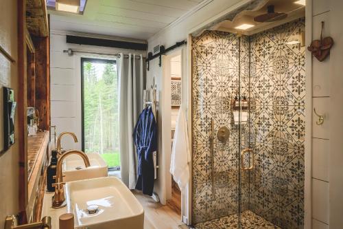 Ένα μπάνιο στο Chalet Pôle Nord - Luxe Exceptionnel, Spa et Sauna