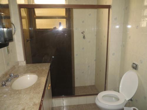 Un baño de Espaço Copacabana Comfort Two Bedrooms - Alugue o apartamento inteiro