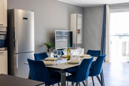 Kuchyň nebo kuchyňský kout v ubytování Beautifully Furnished 3 Bedroom Home in Qawra