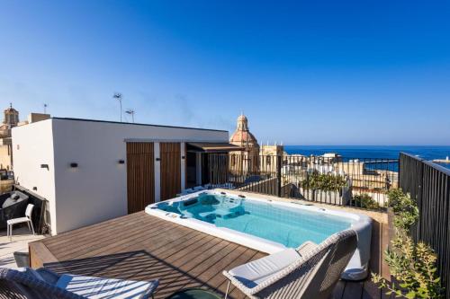 Gallery image of Lux Valletta PH with Stunning Views Hot Tub in Valletta