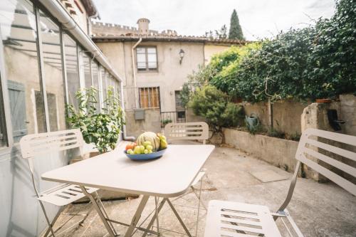 Face à la cité, Terrasse Et Climatisation - AE