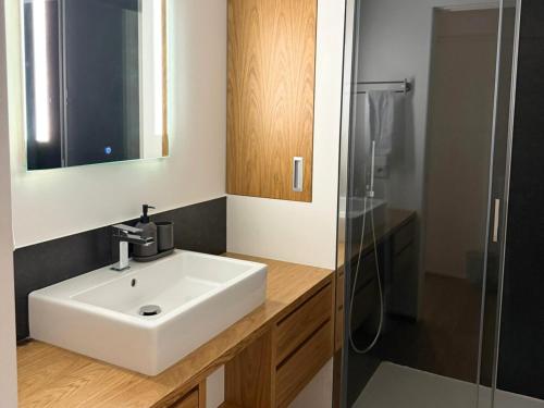 Modern City Centre Apartment near San Babila and Duomo