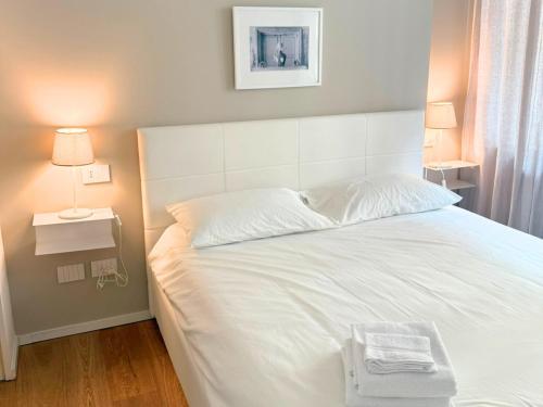 Modern City Centre Apartment near San Babila and Duomo