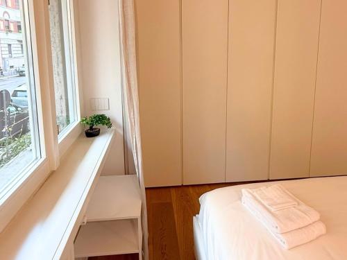 Modern City Centre Apartment near San Babila and Duomo