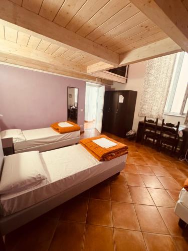 Postel nebo postele na pokoji v ubytování Emerald Palace