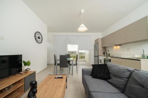 Η κουζίνα ή μικρή κουζίνα στο 1 bedroom flat in Aglatzia