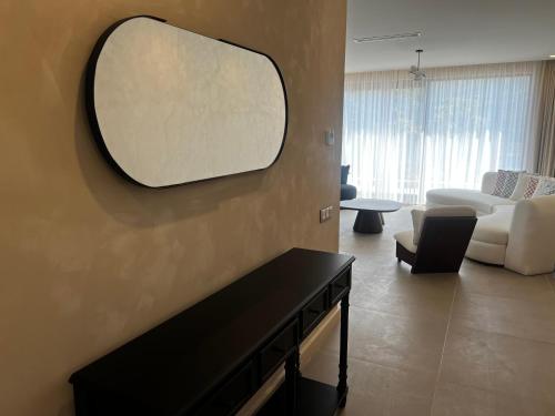 Χώρος καθιστικού στο Modern 4BR & 3BR Villa with Pool, Near Portonovi