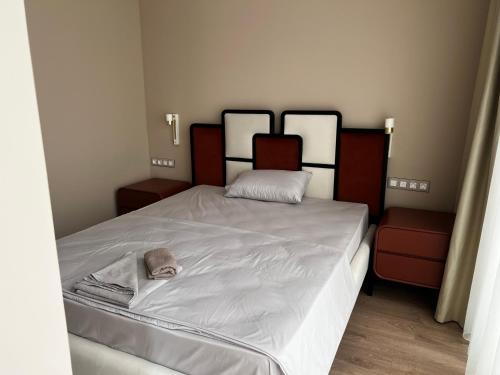 Ένα ή περισσότερα κρεβάτια σε δωμάτιο στο Modern 4BR & 3BR Villa with Pool, Near Portonovi