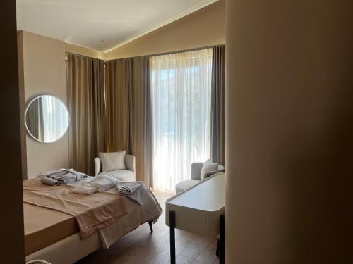 Ένα ή περισσότερα κρεβάτια σε δωμάτιο στο Modern 4BR & 3BR Villa with Pool, Near Portonovi