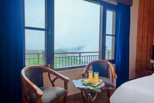 Ban công/sân hiên tại SaffronStays Zephyr