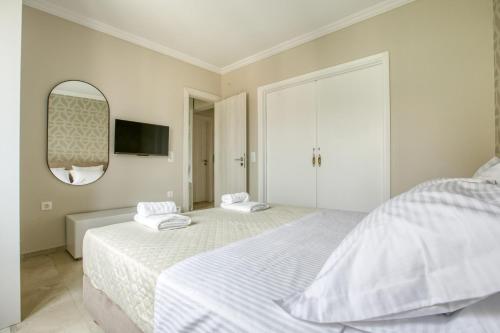 Avra - Topfloor apartment in historical Athens