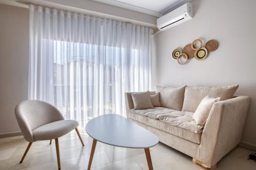 Avra - Topfloor apartment in historical Athens