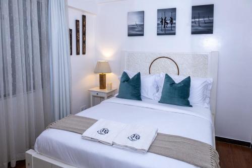 Ένα ή περισσότερα κρεβάτια σε δωμάτιο στο Jeroshee - Denis Gardens