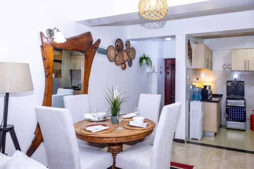 Η κουζίνα ή μικρή κουζίνα στο Jeroshee - Denis Gardens