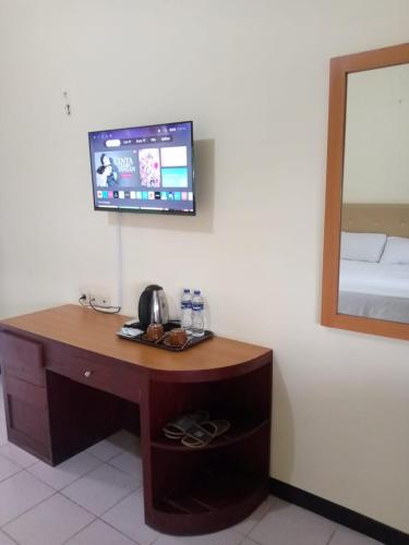 Televisyen dan/atau pusat hiburan di Hotel New Pesona Anggraini