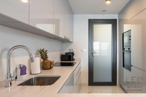 Sunset Cliffs Apartment - High Floor - Sea View