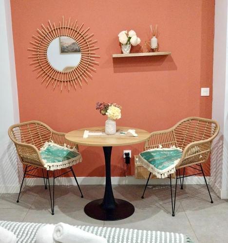 Designer and Quiet Studio 5 min to Maria Zambrano Station and 15 min walk to Beach photo 4