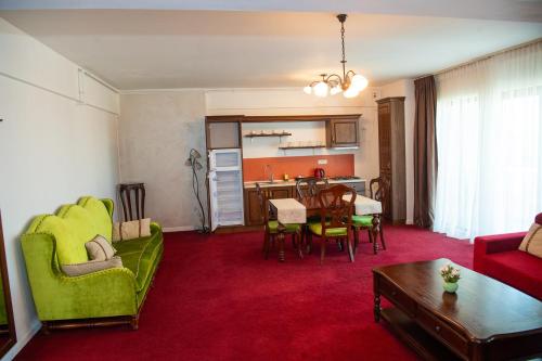 a living room with a couch and a table at MIRA RESIDENCE Apart & Penthouse in Mamaia Nord