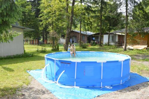 Kolam renang di atau dekat dengan Къща за гости Дъга