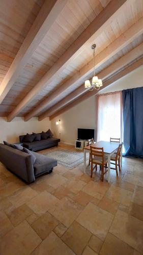 a large living room with a table and a couch at ליד המצוק in Mitzpe Ramon