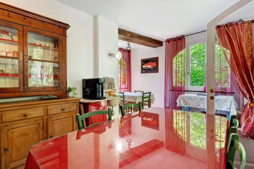 a kitchen with a table and chairs in a room at VECCHIO MULINO FONTONA Ortensia in Chiesanuova