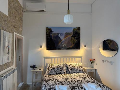 a bedroom with a bed and a painting on the wall at B&B Porta Verde in Castelbottaccio