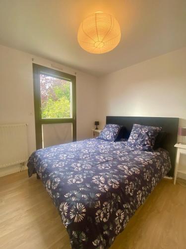 En eller flere senge i et værelse på Appartement résidence piscine - Dijon quartier Toison d'Or