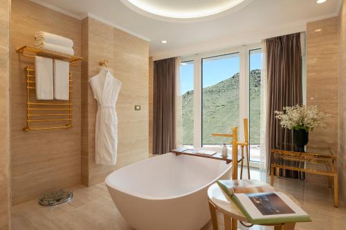 Un baño de Ayan Zalaat