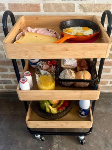 a wooden cart filled with food and other foods at BnB bergelen in Wevelgem