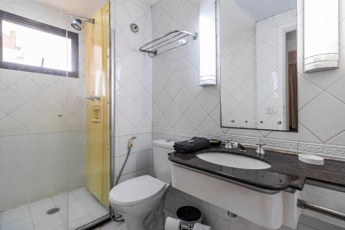 a bathroom with a toilet and a sink and a shower at #TW1301 | ZER01 Suítes |Flat em Hotel Vila Olimpia in Sao Paulo