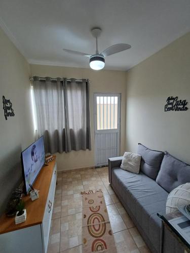 a living room with a couch and a tv at Casa linda e confortável na Penha RJ Próximo ao Ciaa Marinha Cefan Advec Casa do Marinheiro Lespan in Rio de Janeiro