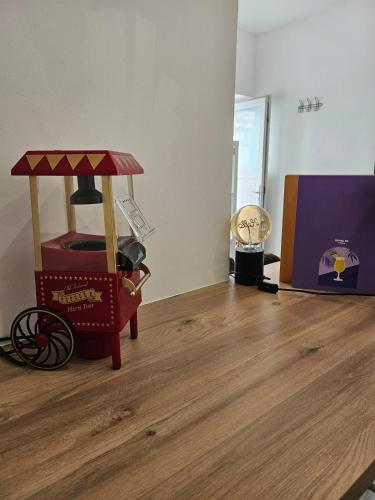 a room with a toy car on a wooden floor at Le Story Home in Fougères
