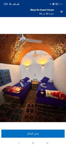 a picture of a bedroom with two beds in a room at Shekos guset house in Jazīrat Suhayl