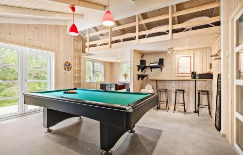 Τραπέζι μπιλιάρδου στο Holiday Home Sæby 2