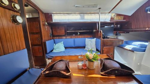 a small room with a table and a bed at Lisbon Boat Puma 34 in Lisbon