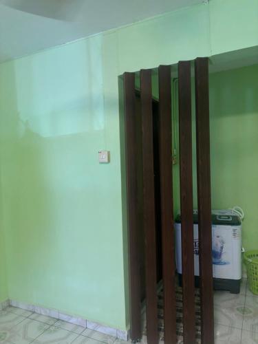 Кровать или кровати в номере Kuza Homestay