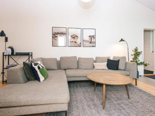 Χώρος καθιστικού στο 8 person holiday home in Ringkøbing-By Traum