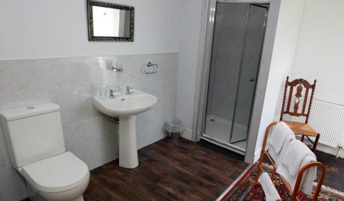 Et badeværelse på Armadale House Scotland Farr North Coast B&B