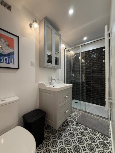 Suite with garden tesisinde bir banyo