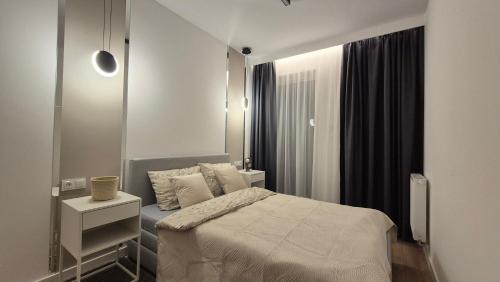 Ένα ή περισσότερα κρεβάτια σε δωμάτιο στο Towarowa Global Apartment, free parking, air-conditioning, self check-in 24h