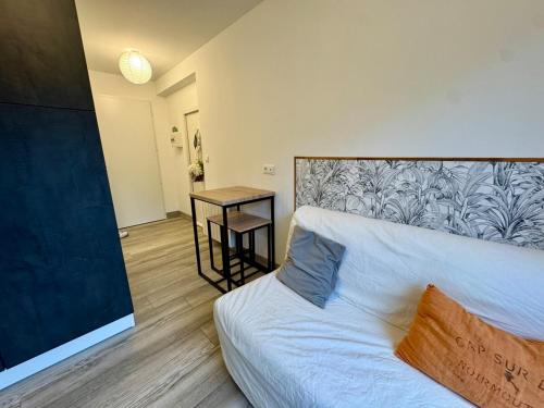 Ένα ή περισσότερα κρεβάτια σε δωμάτιο στο Studio Cosy à Bellevigny