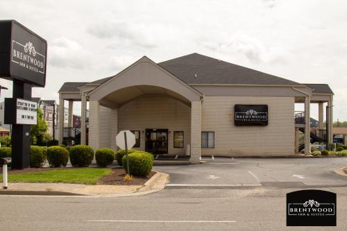 a front view of a hotel with a parking lot at BrentwoodInn&suites in Richmond