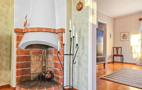 ein Wohnzimmer mit einem gemauerten Kamin in einem Zimmer in der Unterkunft One-Bedroom Holiday Home In Korsberga in Korsberga