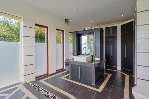 Φωτογραφία από το άλμπουμ του The Diamond Villa, Pool & Jacuzzi with Panoramic Views σε Pantai Cenang
