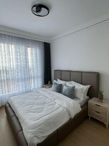 En eller flere senge i et værelse på Riara One Residency