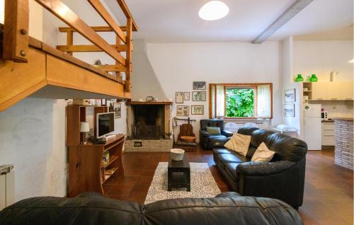 Ruang duduk di Stunning Home In Fano With Wifi