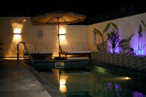 Piscina a Villa Diniyo o a prop