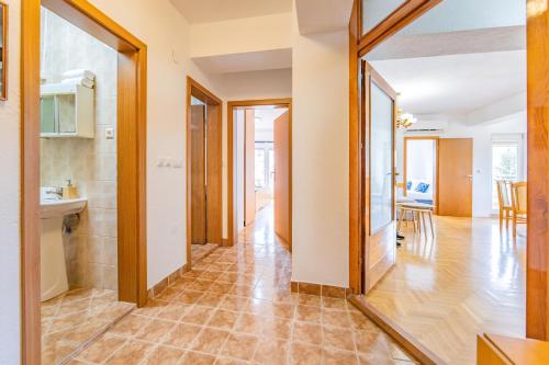 Φωτογραφία από το άλμπουμ του 2Bed 2Bath Lake View Balcony Parking Family APT στην Οχρίδα
