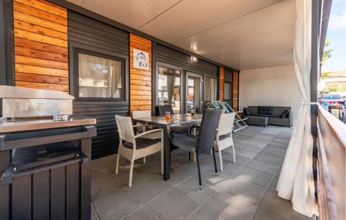 2 Bedroom Nice Home In Privlaka
